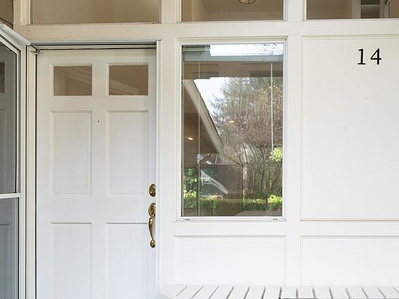 Front Entrance Sitting Area