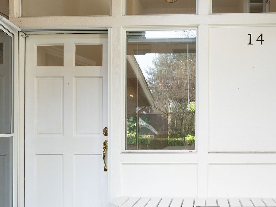 Front Entrance Sitting Area
