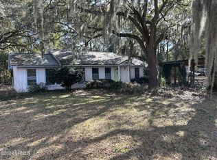 8 Knight Ln, Beaufort, SC 29907