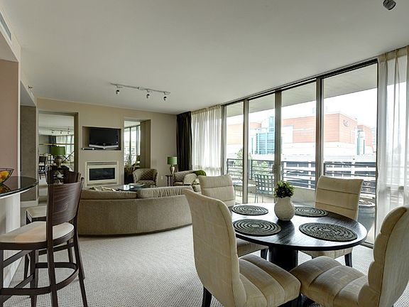 3rd image of 700 Park Regency Pl NE APT 804