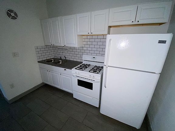 5th image of 571 E Rich St APT 2