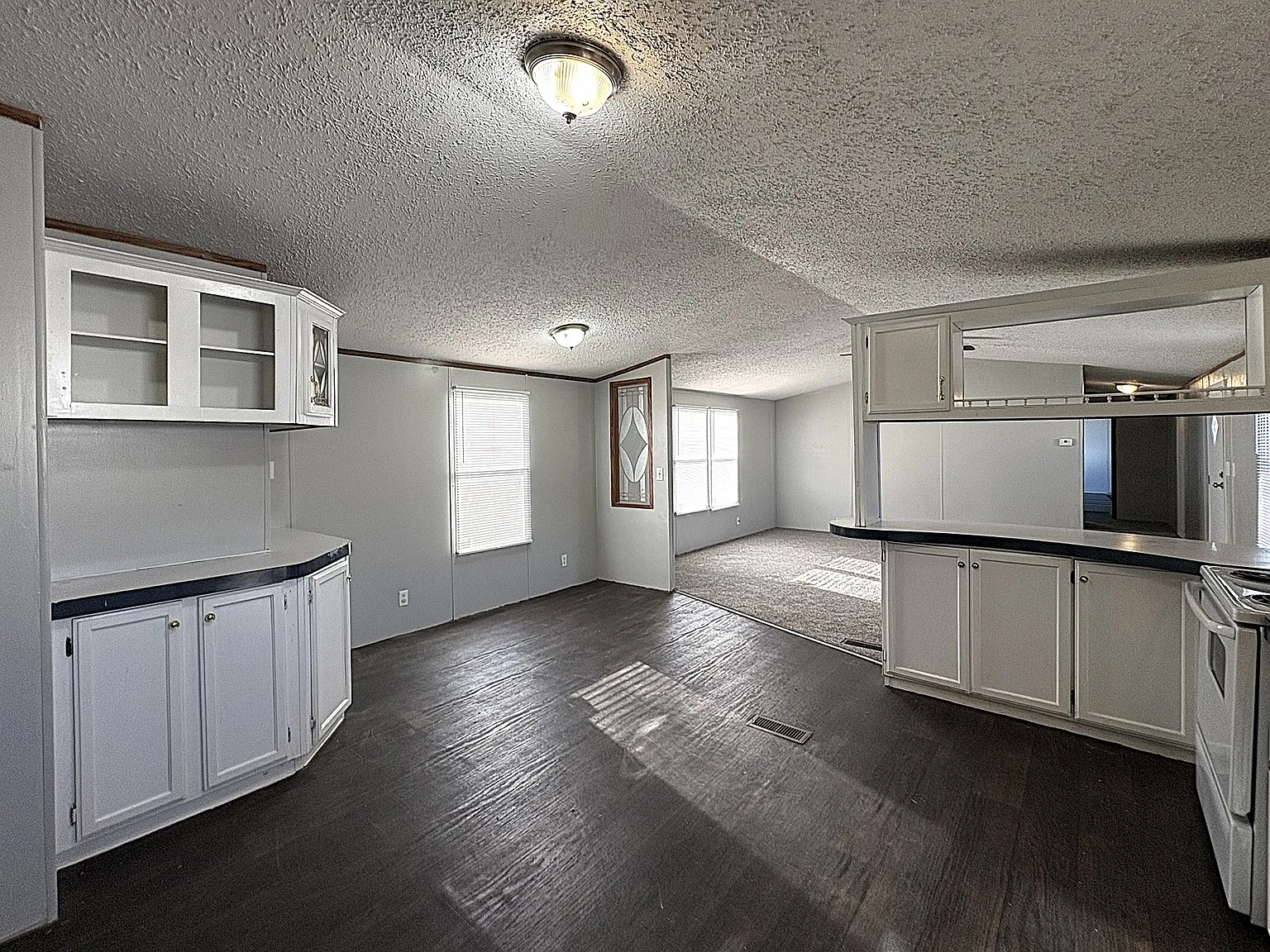 3 bed, 1216 sqft, $949 — Photo 1