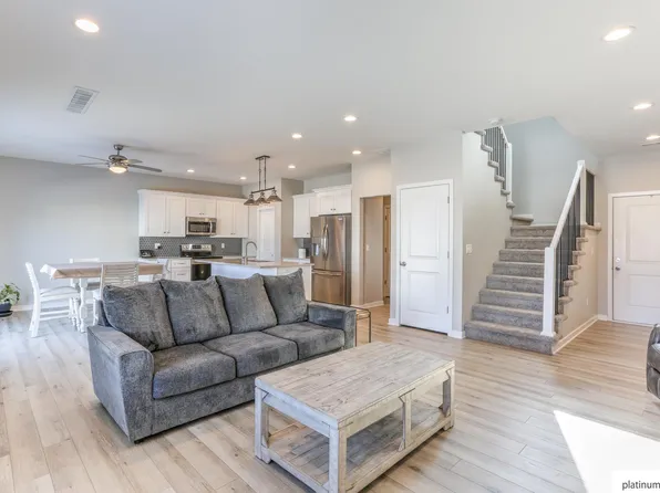23210 Agee Cir, Waterloo, NE 68069