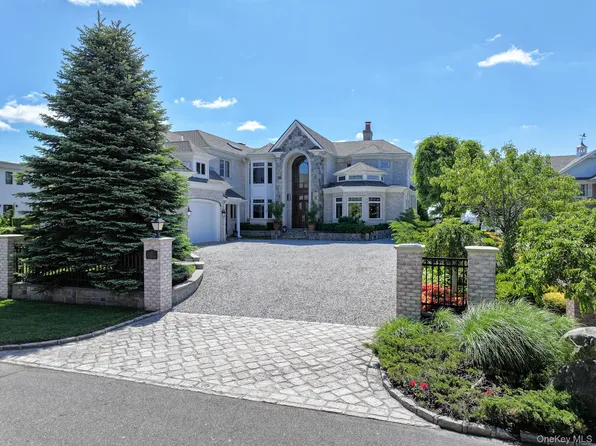(undisclosed Address), West Islip, NY 11795