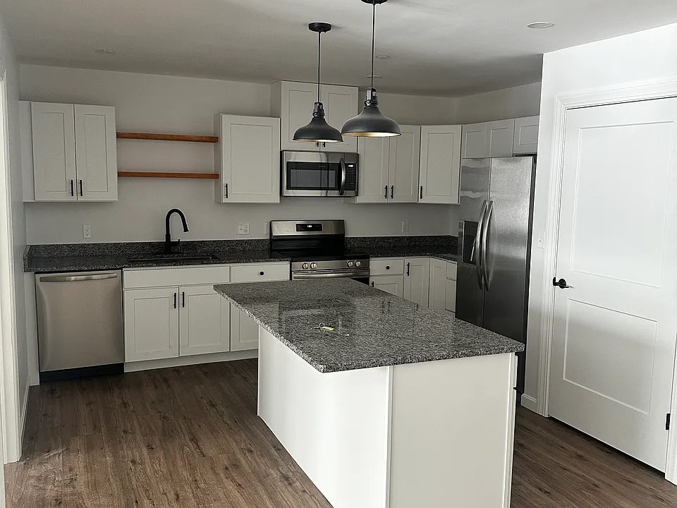 211 Main St #203