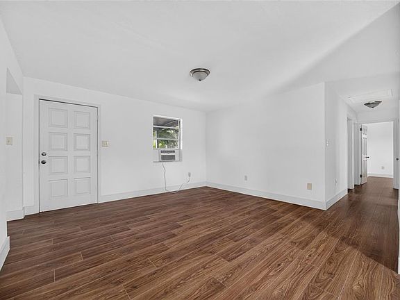 3rd image of 1629 PAWNEE STREET