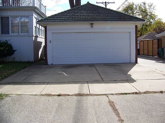 3rd image of 949 Columbian Ave