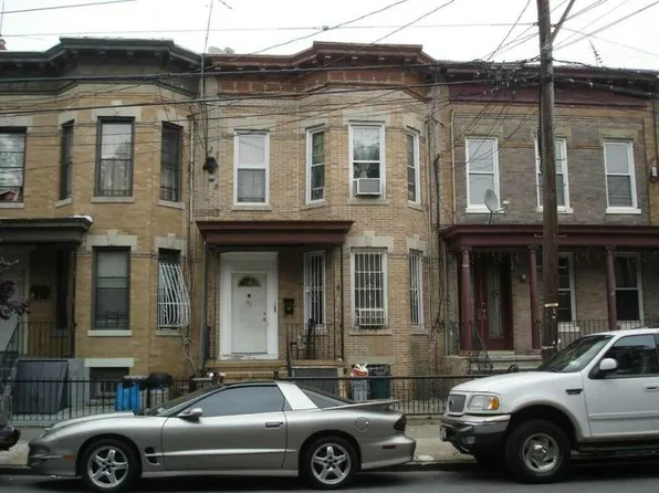 93 Chestnut St, Brooklyn, NY 11208