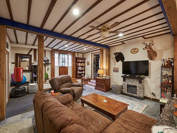 Furnishings are sample only. No furnishings supplied with rental apartment.