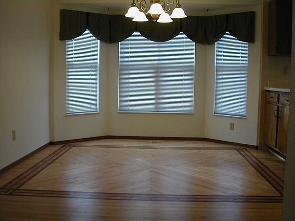 Wood floor with inlaid borders in breakfast room
