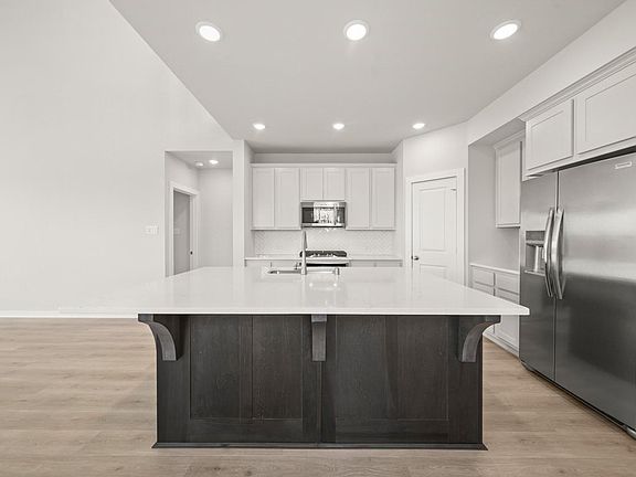 4th image of 10219 Botticelli Path