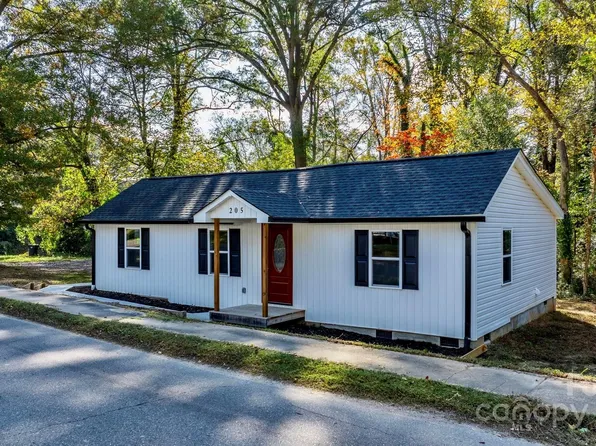 205 W Robinson St, Dallas, NC 28034