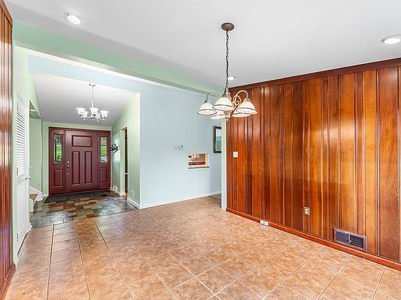 5th image of 401 Kurt Dr