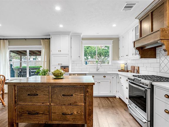 4th image of 21522 Oak Arbor Way