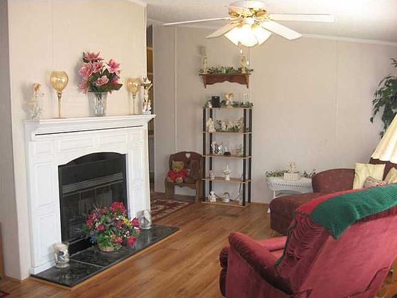 5th image of 1460 Edgeworth Dr E