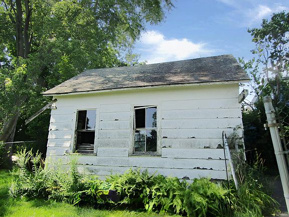 4th image of 65 Maple Street