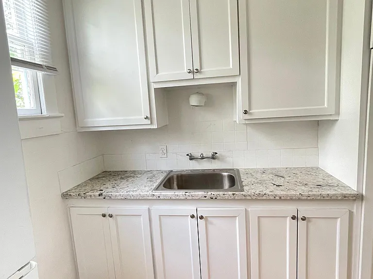 824 Costello Ln — Photo 2