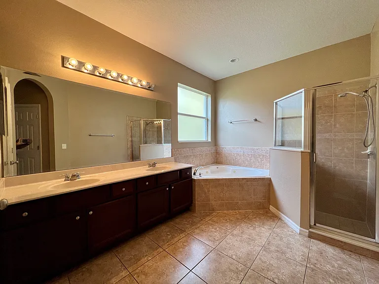 365 James Cir — Photo 9