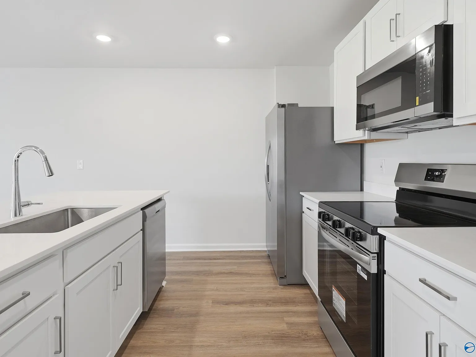 4 bed, 2.0 bath, 1558 sqft, $1,800 — Photo 2