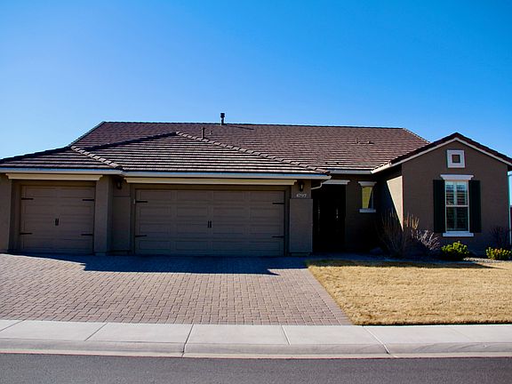 Corner lot, Gated community