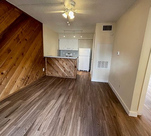 3rd image of 4205 Speedway #305