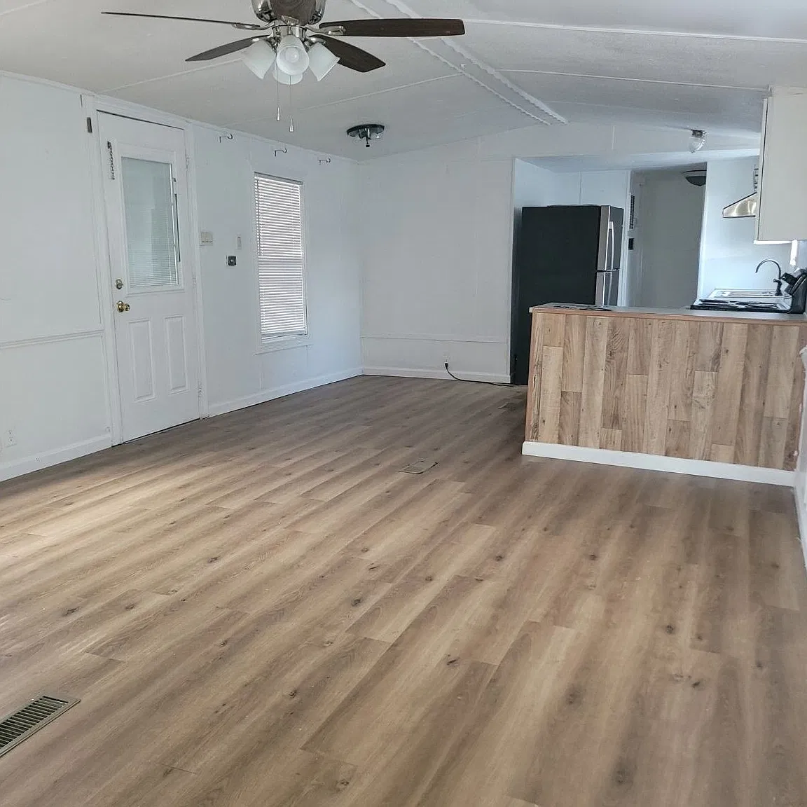 3 bed, 1.5 bath, $950 — Photo 2