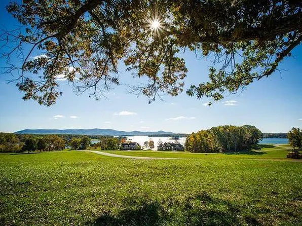 33 Harbour Crossing Dr, Moneta, VA 24121