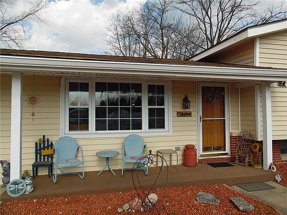 NEW keyless front entry door, WELCOMING front porch, carpet new 2012, columns replaced 2015!!