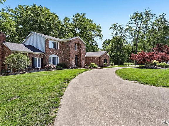2nd image of 325 Deer Run Ln