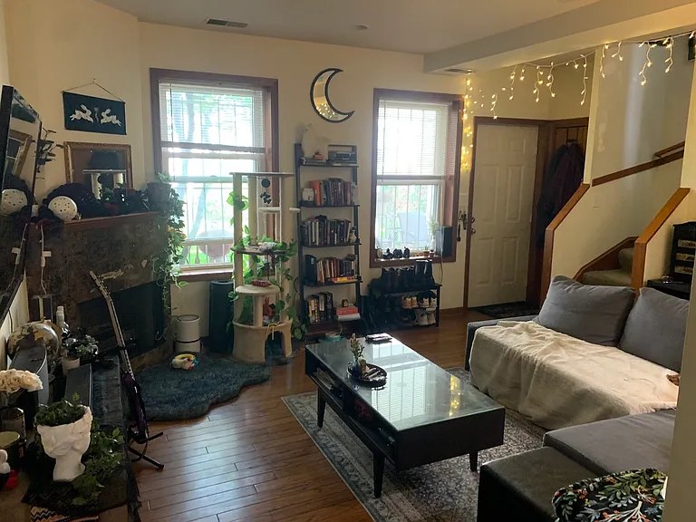 2840 N Southport Ave #COACH HOUSE — Photo 4