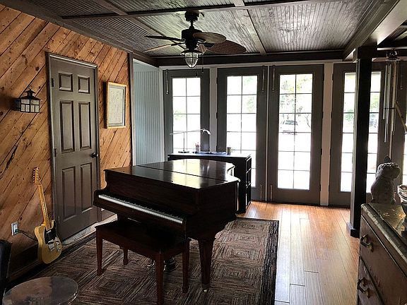 4th image of 4309 Cherrydale Ave