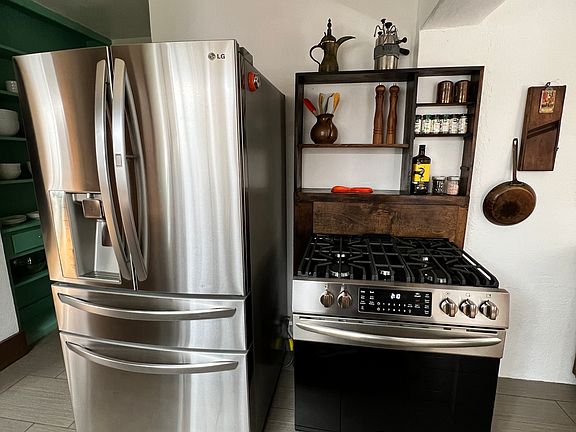 4th image of 221 Princeton Dr SE