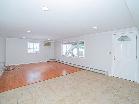 Entrance / Living Room