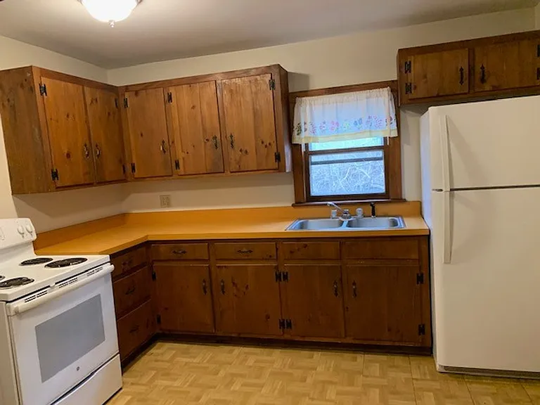 4-10 Central St — Photo 2