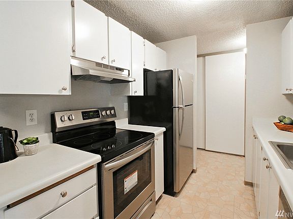 3rd image of 4501 Grandview Dr W Unit T102
