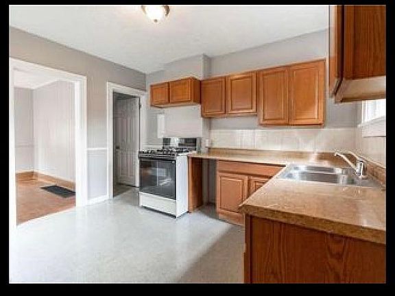 3rd image of 551 Parkview Ave