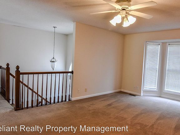 4th image of 943 Hedge Apple Dr