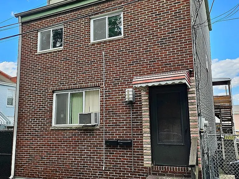 1707 Edwards Way #1 — Photo 1