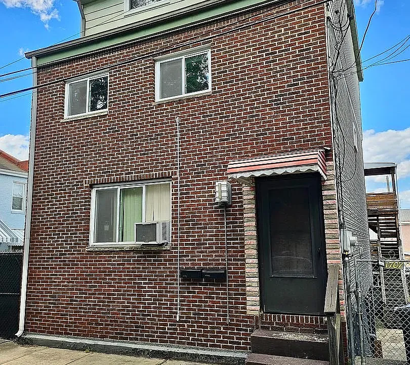 1707 Edwards Way #1