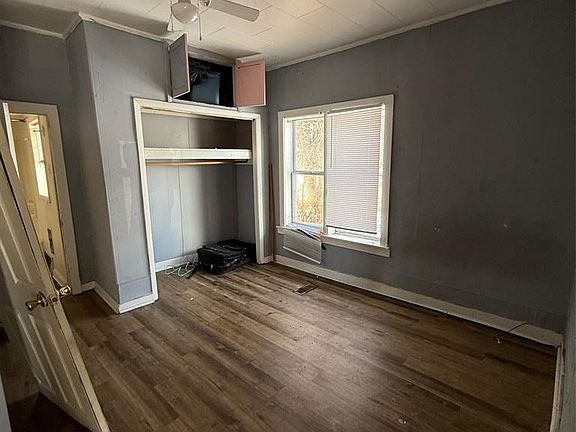 5th image of 222 Miller St