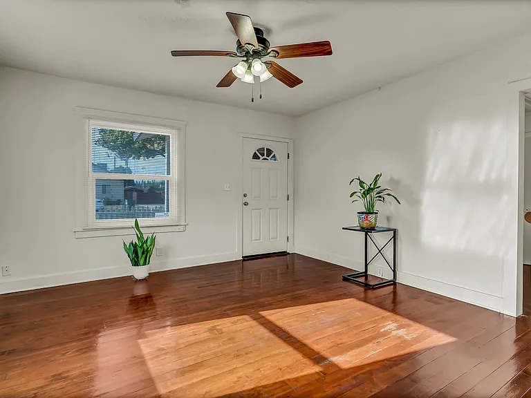 916 S Encina St — Photo 4