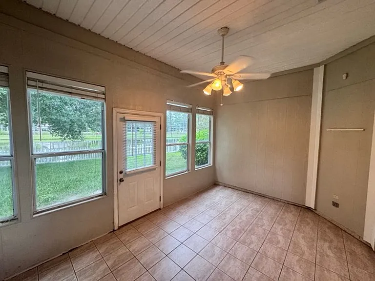 109 Hawthorn Hedge Ln — Photo 10