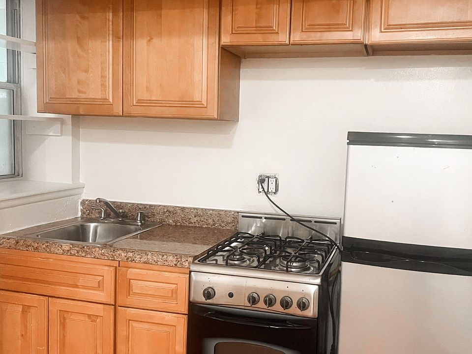 1st image of 320 W 96th St APT 4E