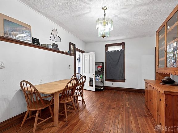 4th image of 1682 Edwards Ave