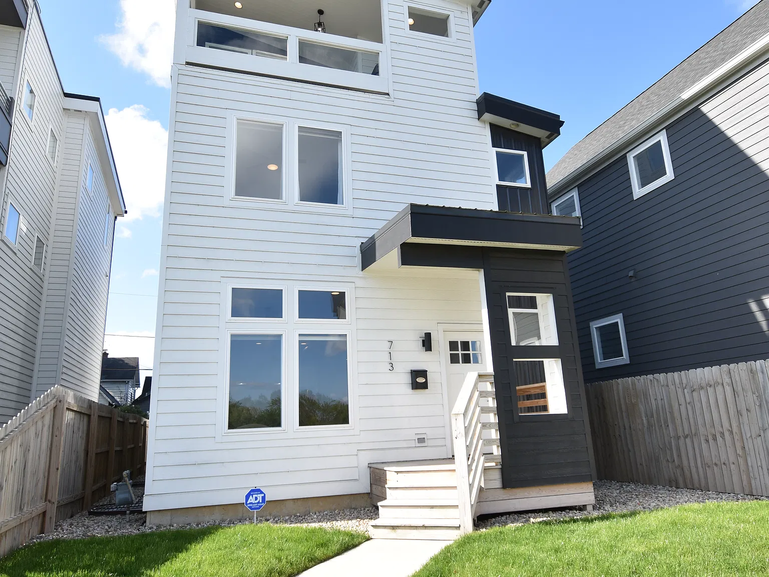 713 Prospect St — Photo 2