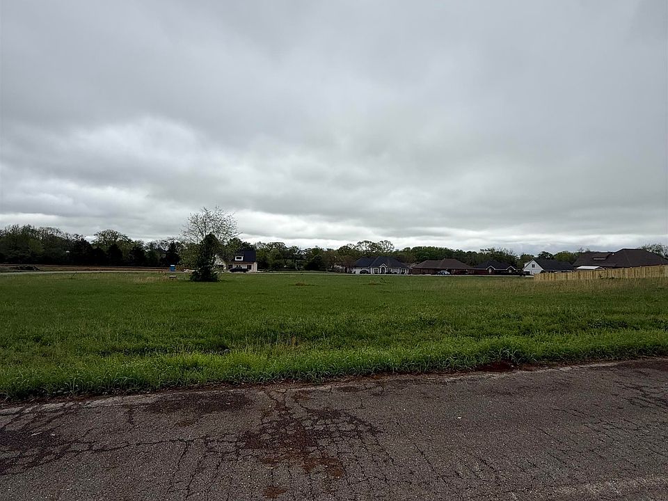 2nd image of 870 Oakview Cir