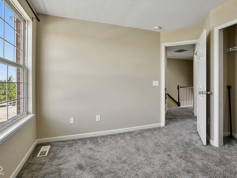 12692 Tamworth Dr — Photo 32