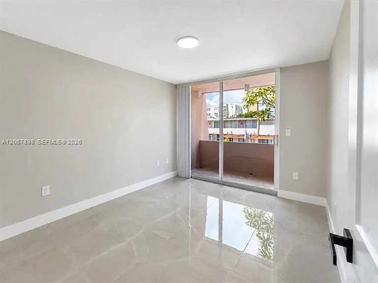 14124 Kendale Lakes Cir #Townhouse 14124 — Photo 32