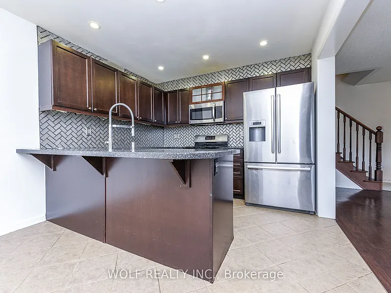449 Tyrone Cres — Photo 14