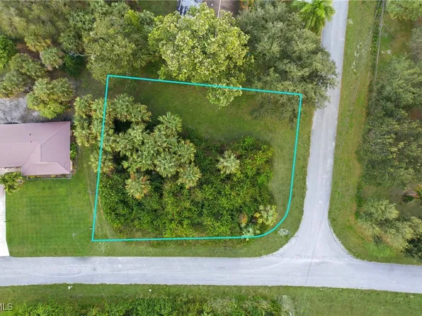 872 Geneva St E, Lehigh Acres, FL 33974